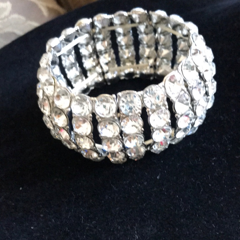 Jewelry - Picture 7 of 8